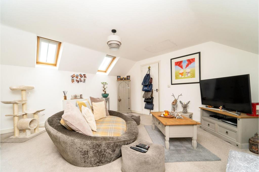 Sitting Room / Bed 3