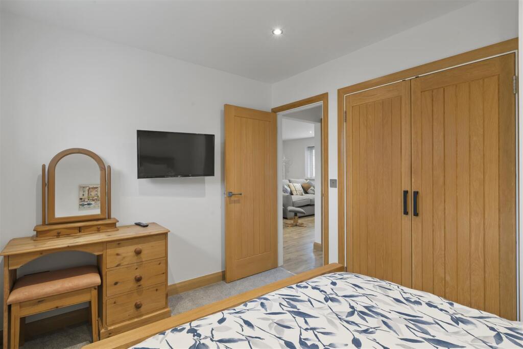 flat 5 bed 1b.jpg