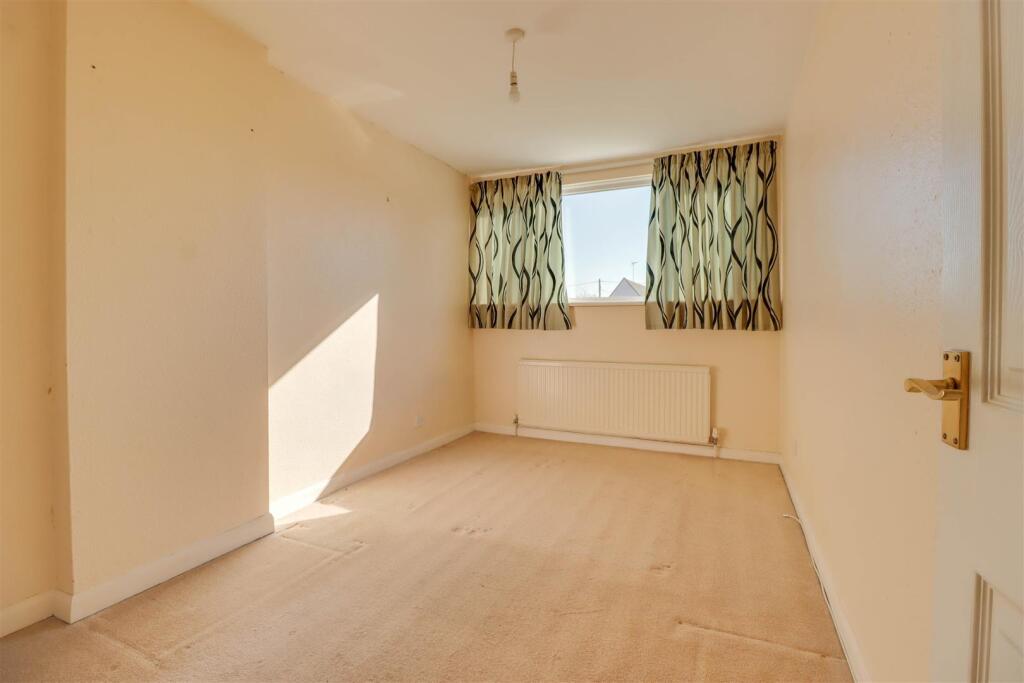 18 HIGHCLIFFE WAY 2025-12.jpg