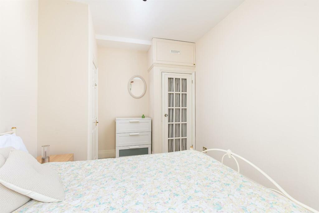 Bedroom1_2.jpg