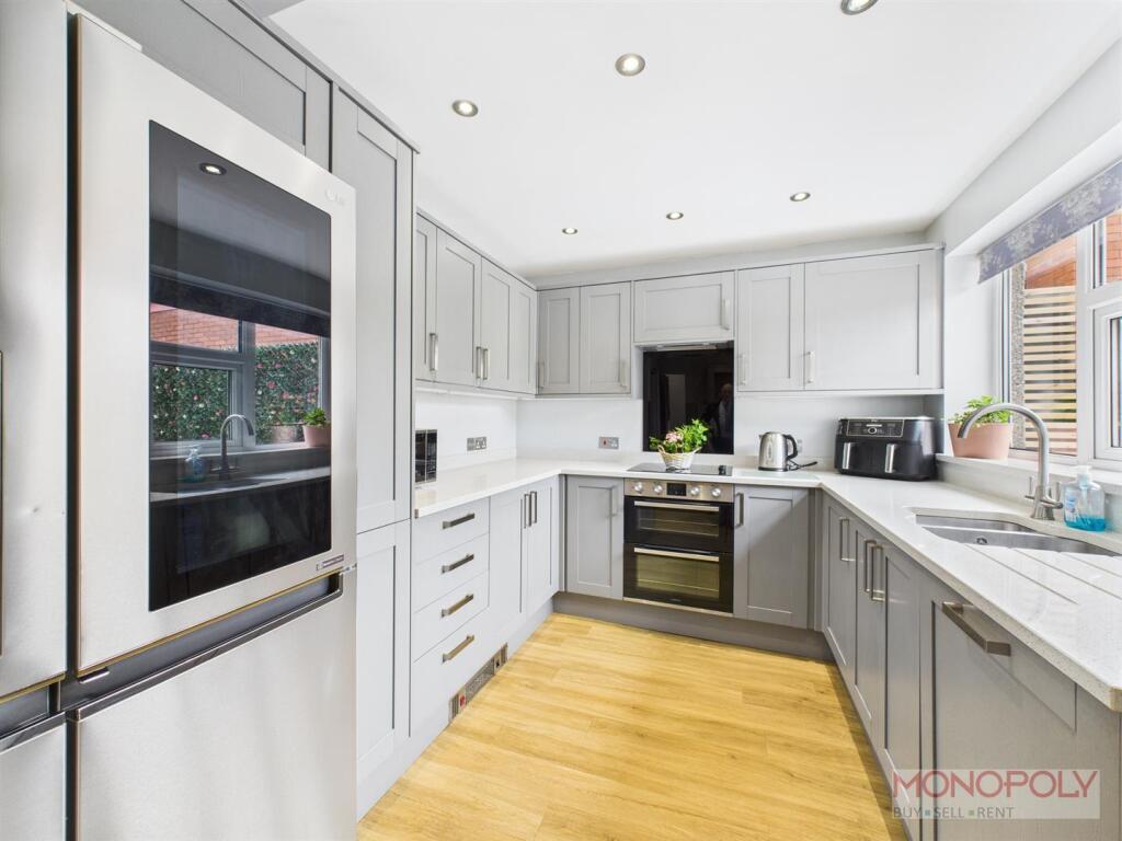 KITCHEN/ BREAKFAST ROOM