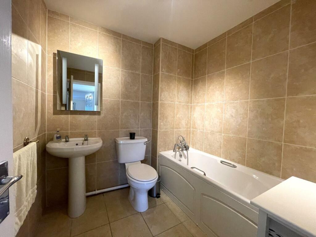 Bathroom.JPG
