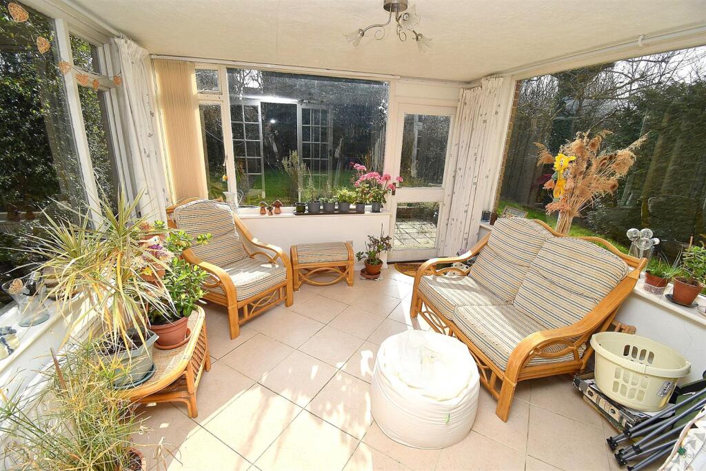 GARDEN ROOM USE.JPG