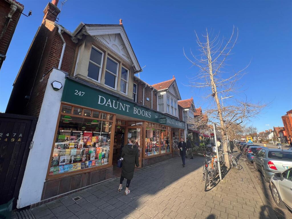 DAUNT BOOKS SUMMERTOWN.jpg