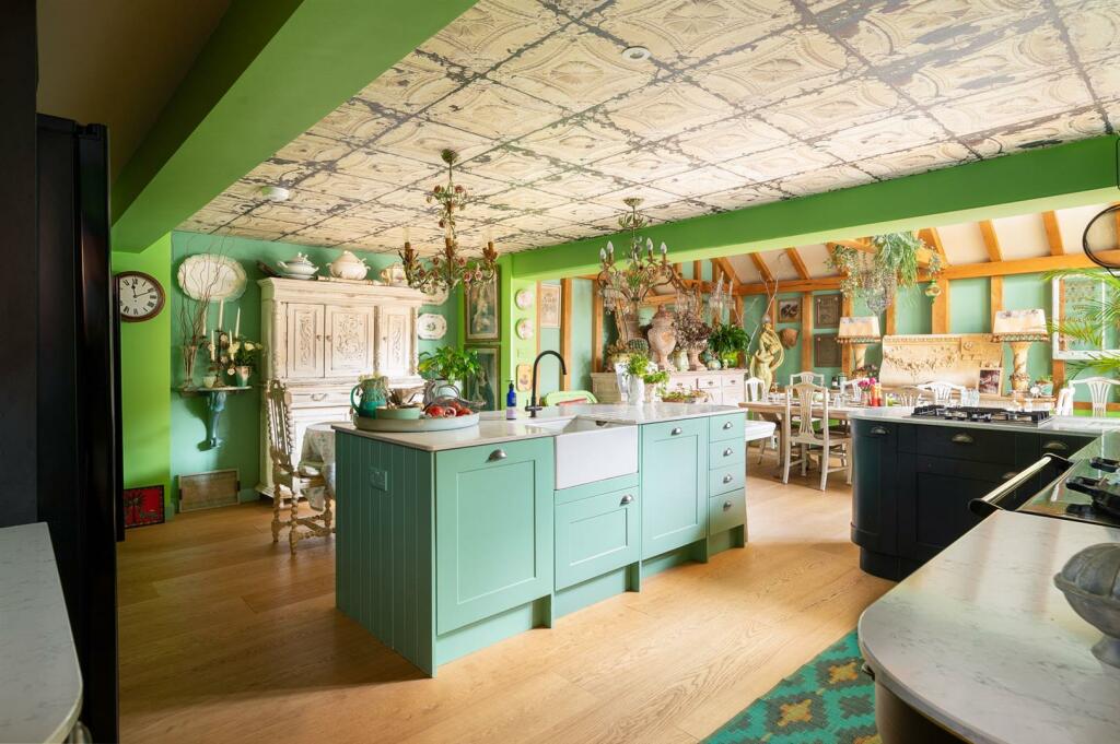 240411-4587 Kitchen.jpg