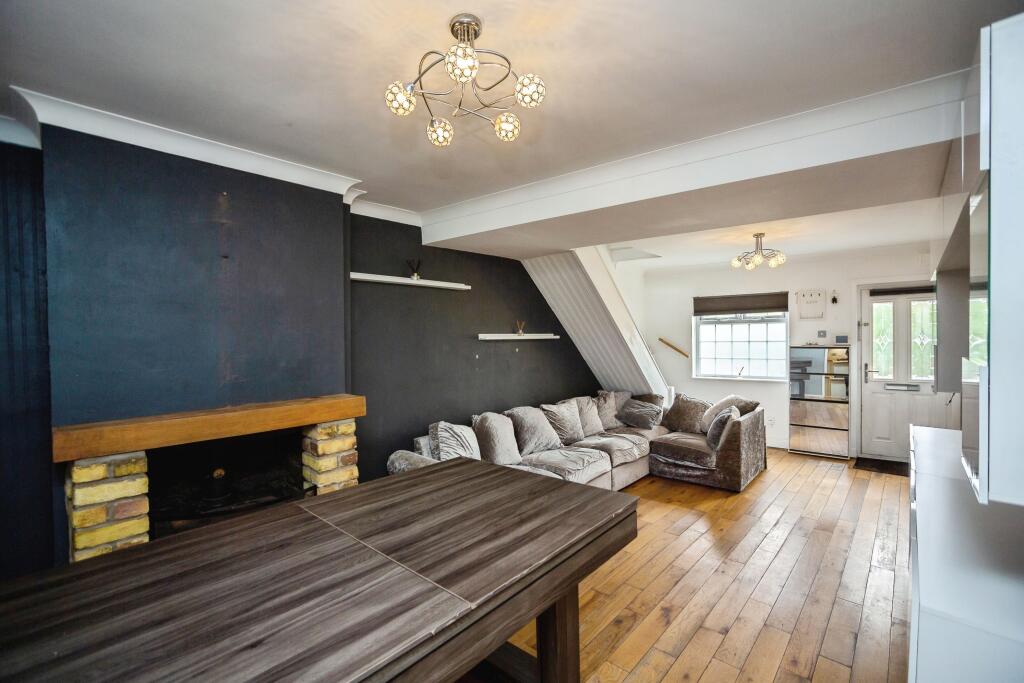 Lounge/Dining Room
