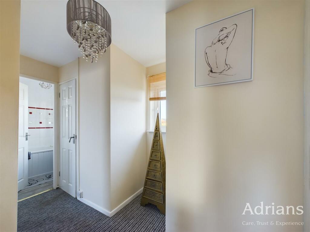 FIRST FLOOR LANDING