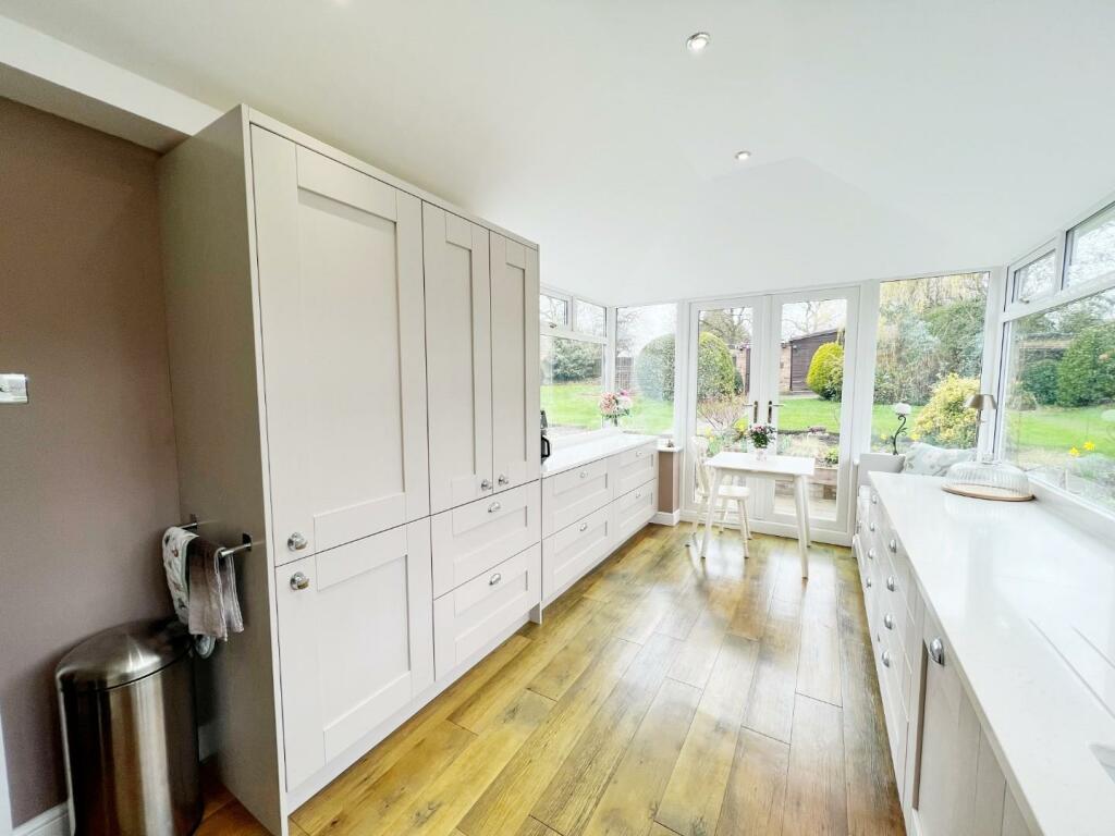 Kitchen pic 2.jpg