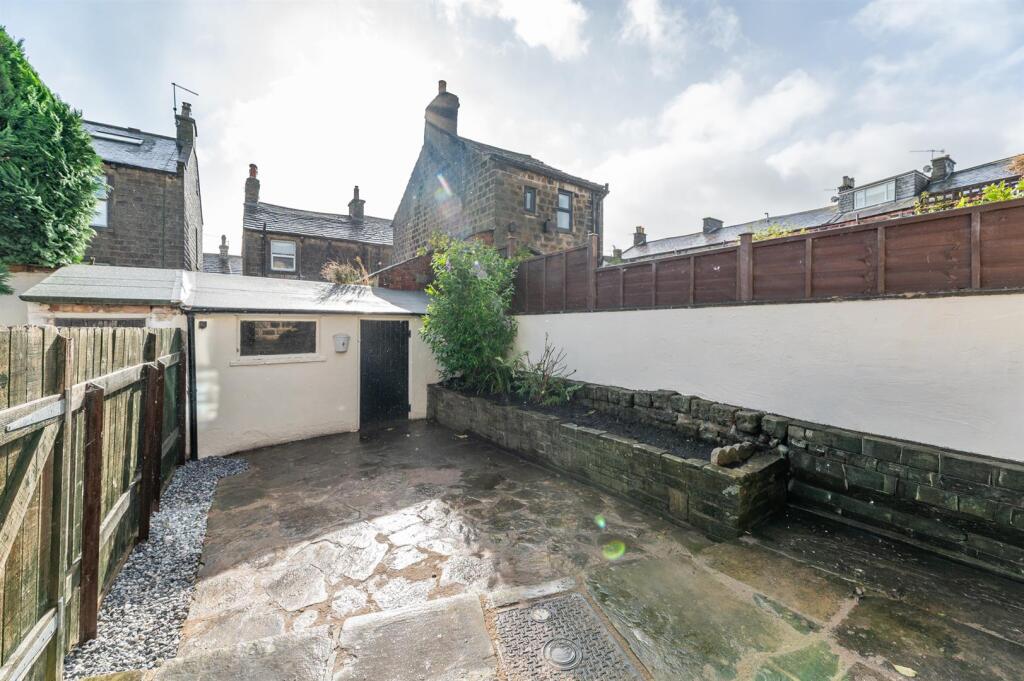 Rear Garden &amp; Outhouse Store