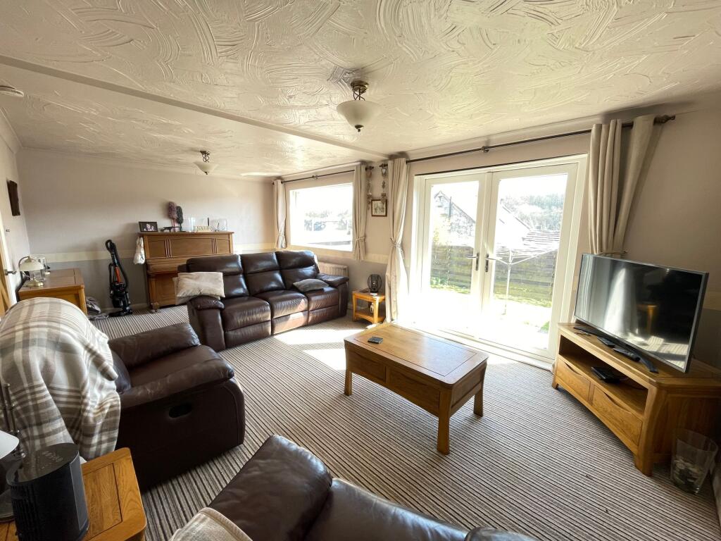 LIVING / DINING ROOM