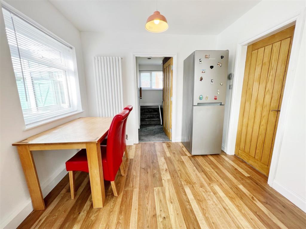 Kitchen pic 4.jpg