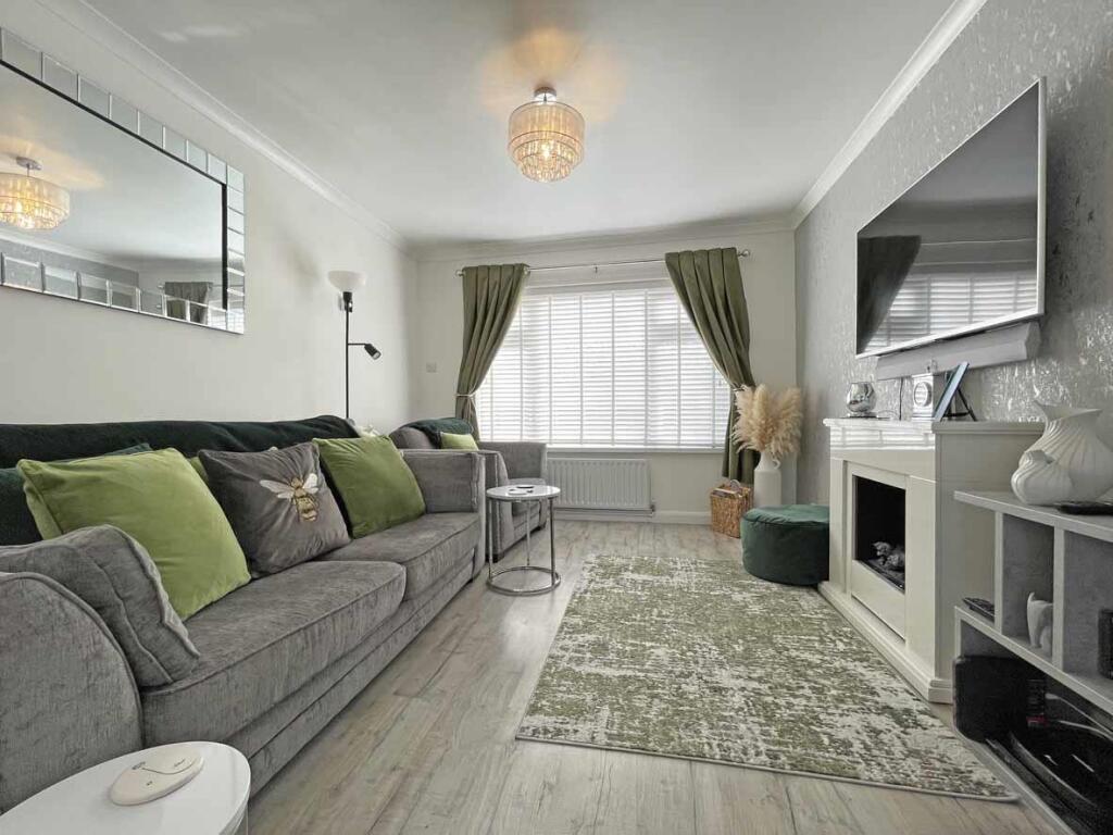 Rydal Close 5 - Lounge Front.jpg
