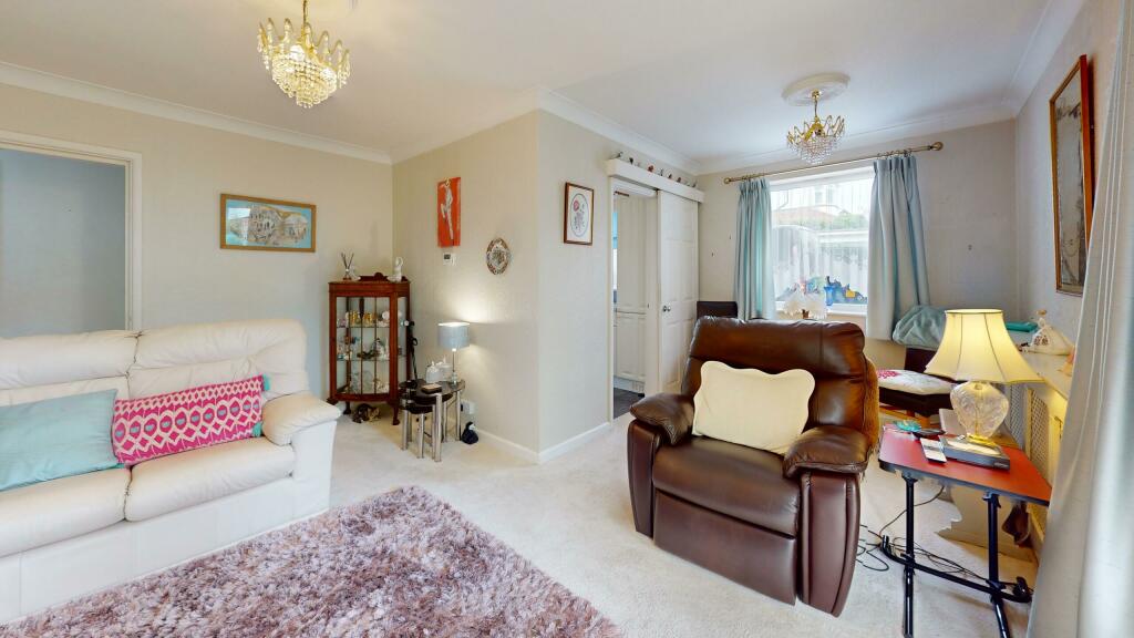 2-Brentwood-Court-North-Parade-Living-Room