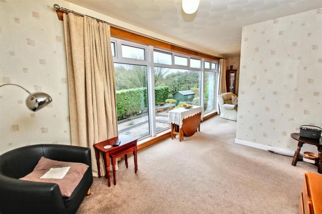 5 - Sitting Area.jpg