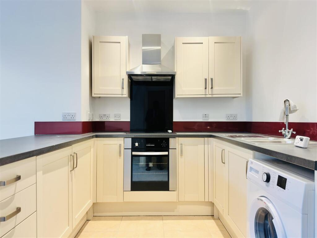 LOUNGE &amp; KITCHEN