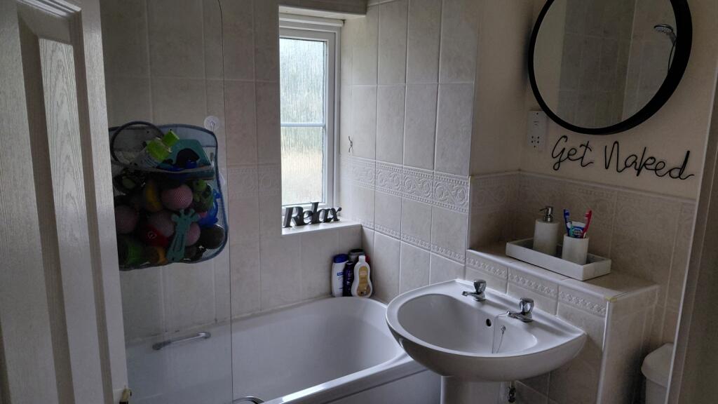 5 Blackthorn bathroom