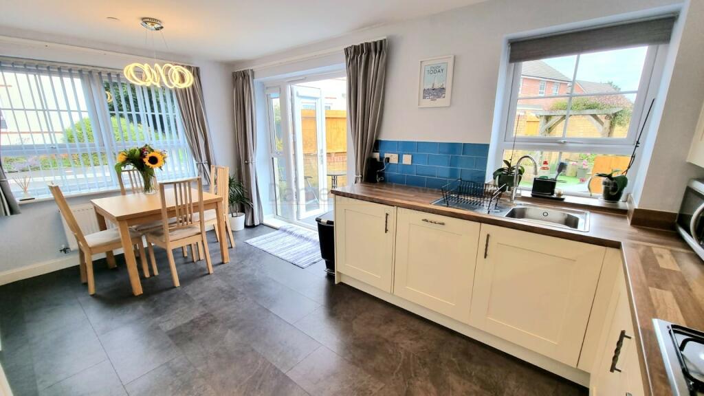 Kitchen / Dining Room