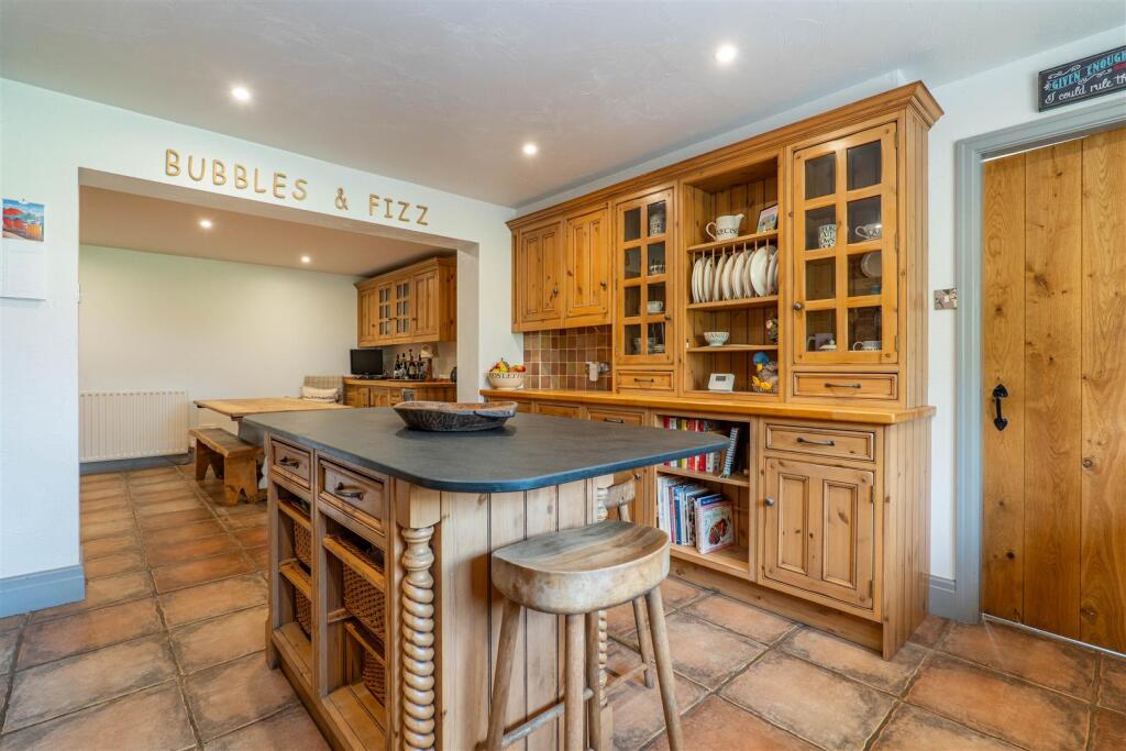 Kitchen/Breakfast Room