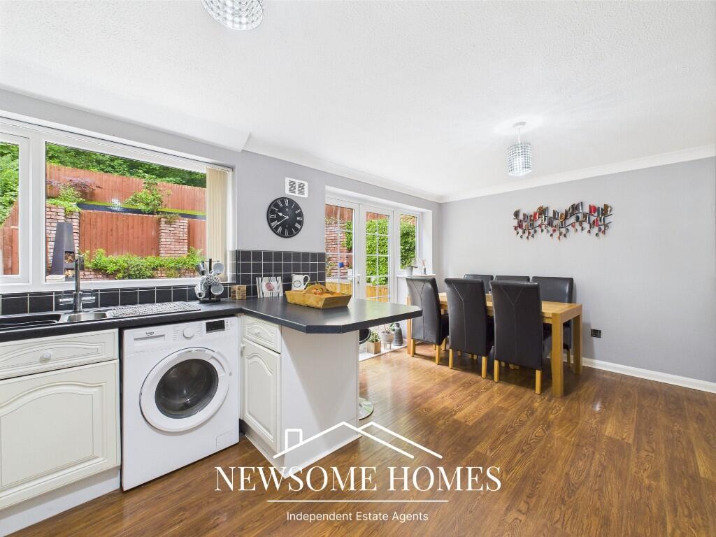 Kitchen/ Dining Room