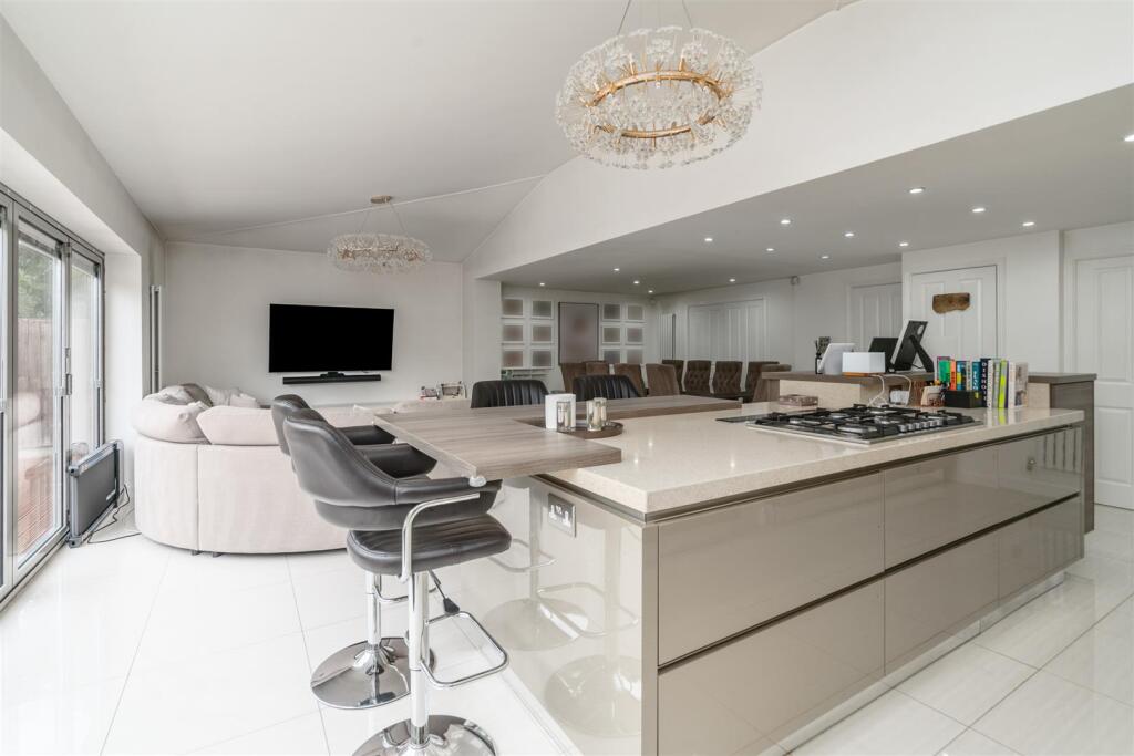 47 Radlow Crescent_9.jpg