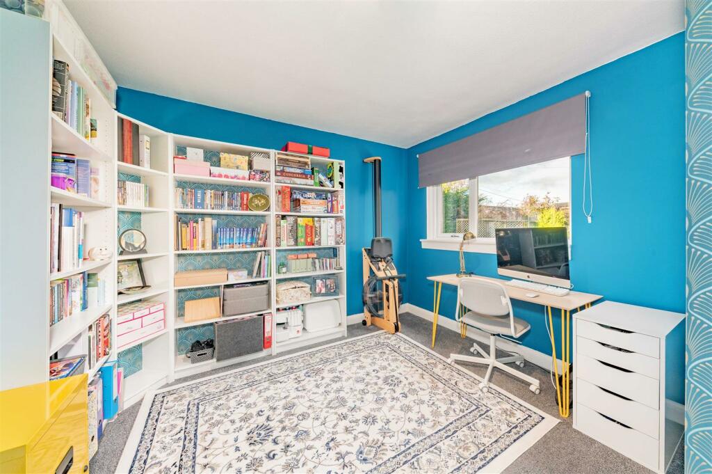 5 Rosemount Road Birkhill-9.JPG