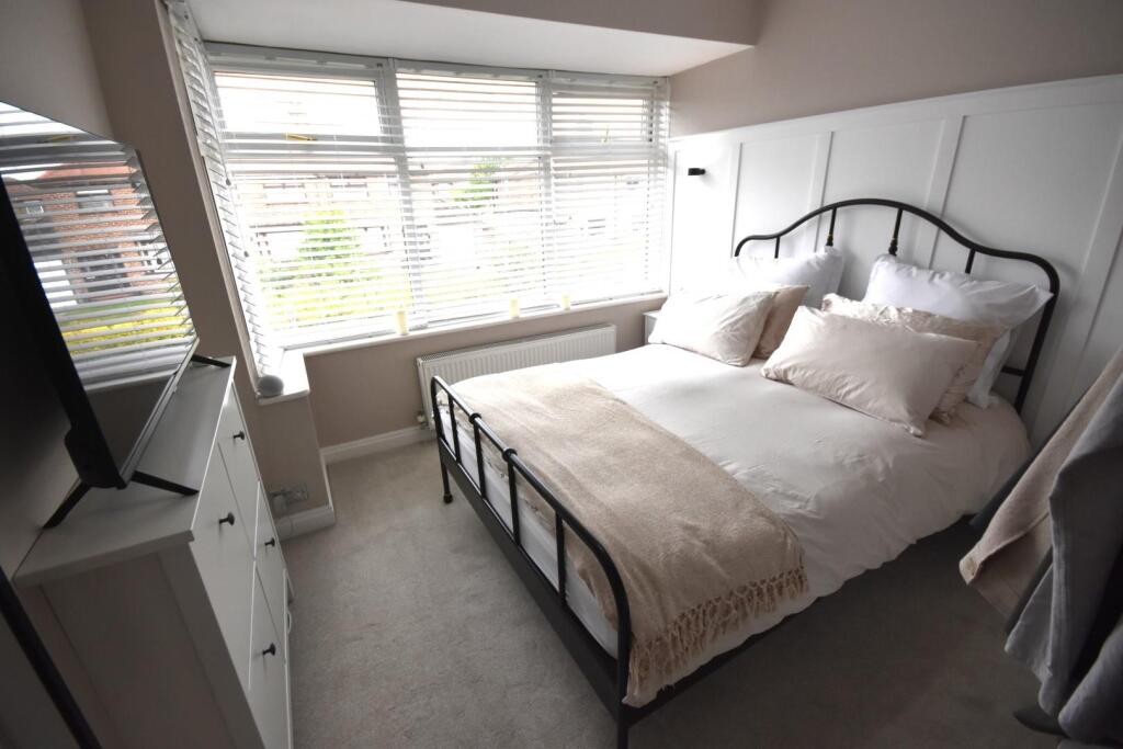 MAIN BEDROOM