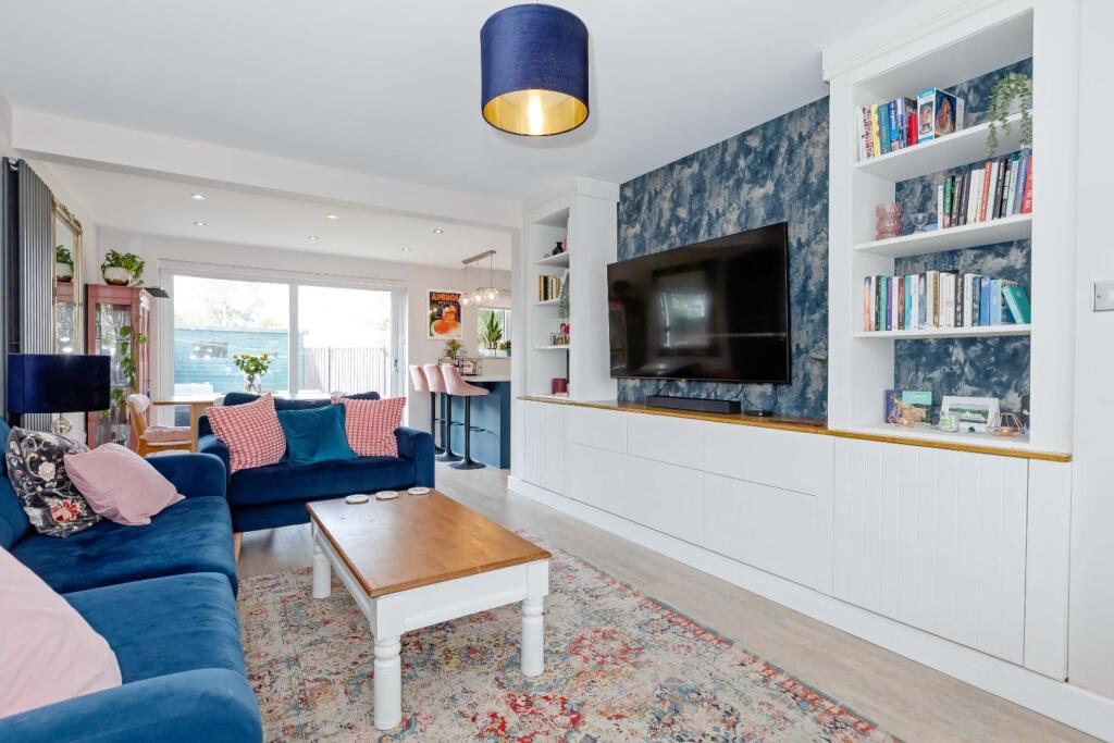 2 Sussex Close_17.JPG
