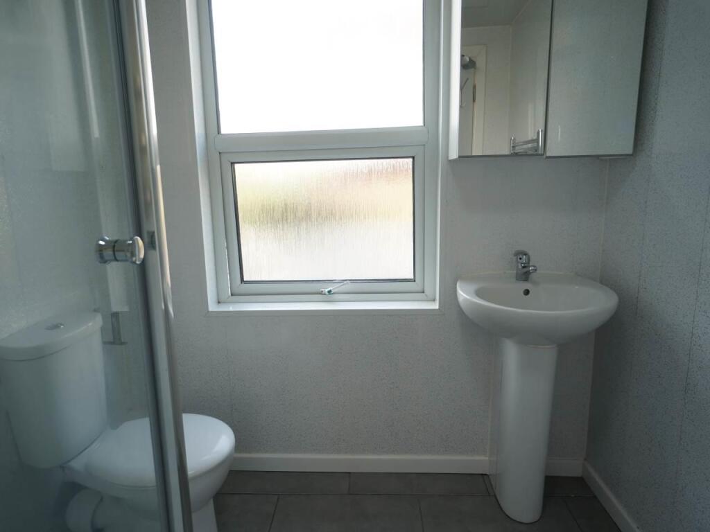 6MountainView_bathroom1.JPG