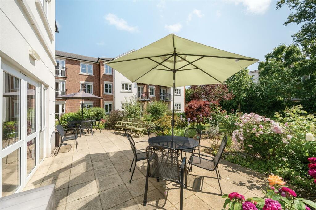 Owners Patio Area (2).jpg