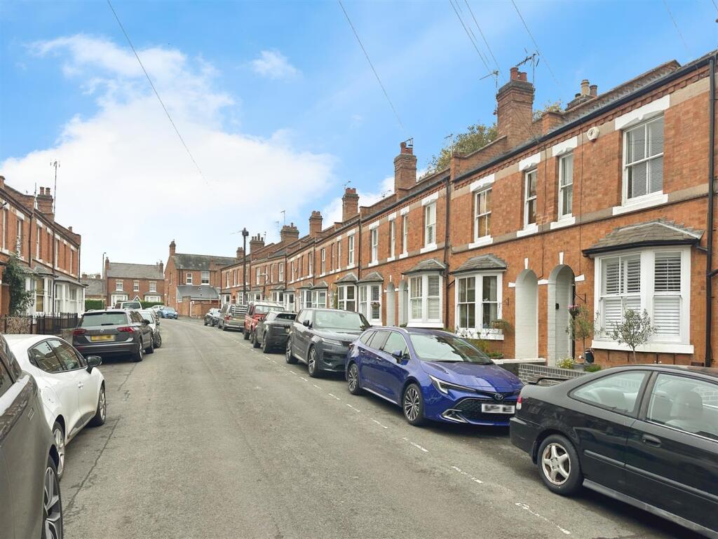 354058b9--4315-B8C3-163AD5B784BE-85894-00001C1B088