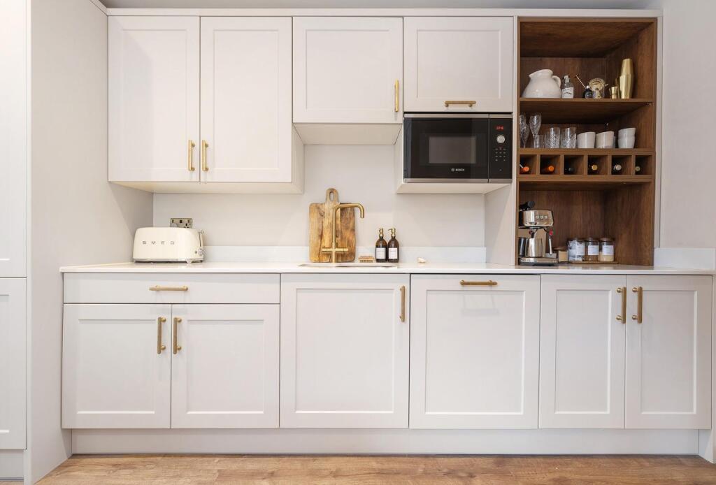 Kitchen (4).JPG