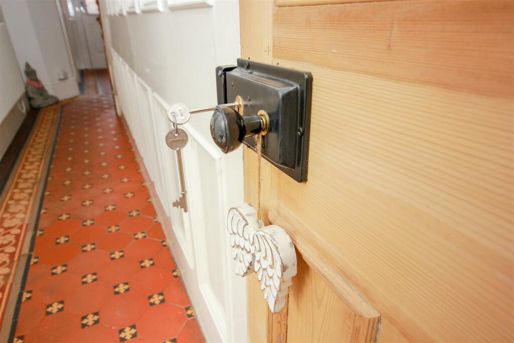 Door handle.jpg