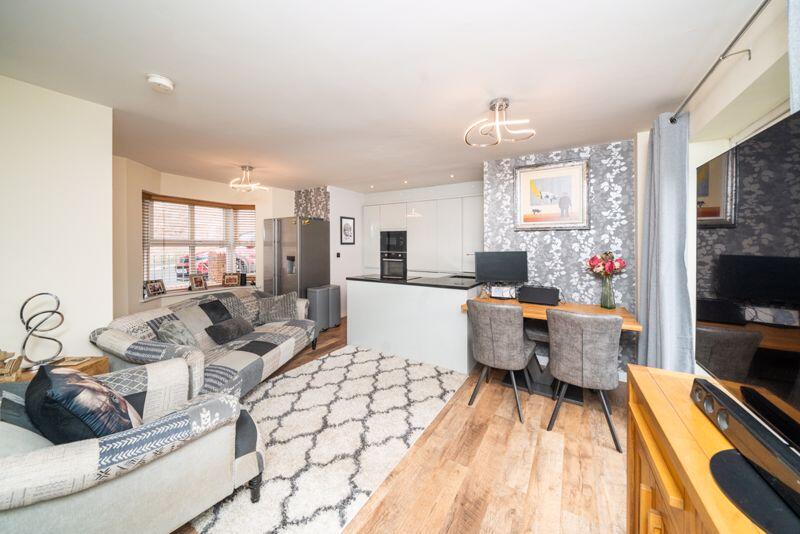 KITCHEN/RECEPTION ROOM