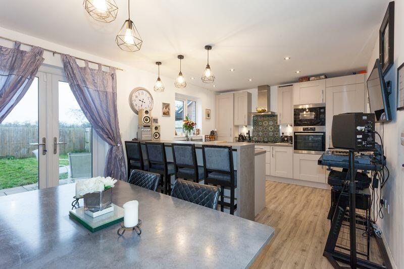 OPEN PLAN KITCHEN DINER