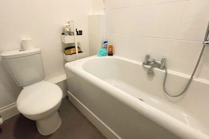 108 Queens Road - Bathroom