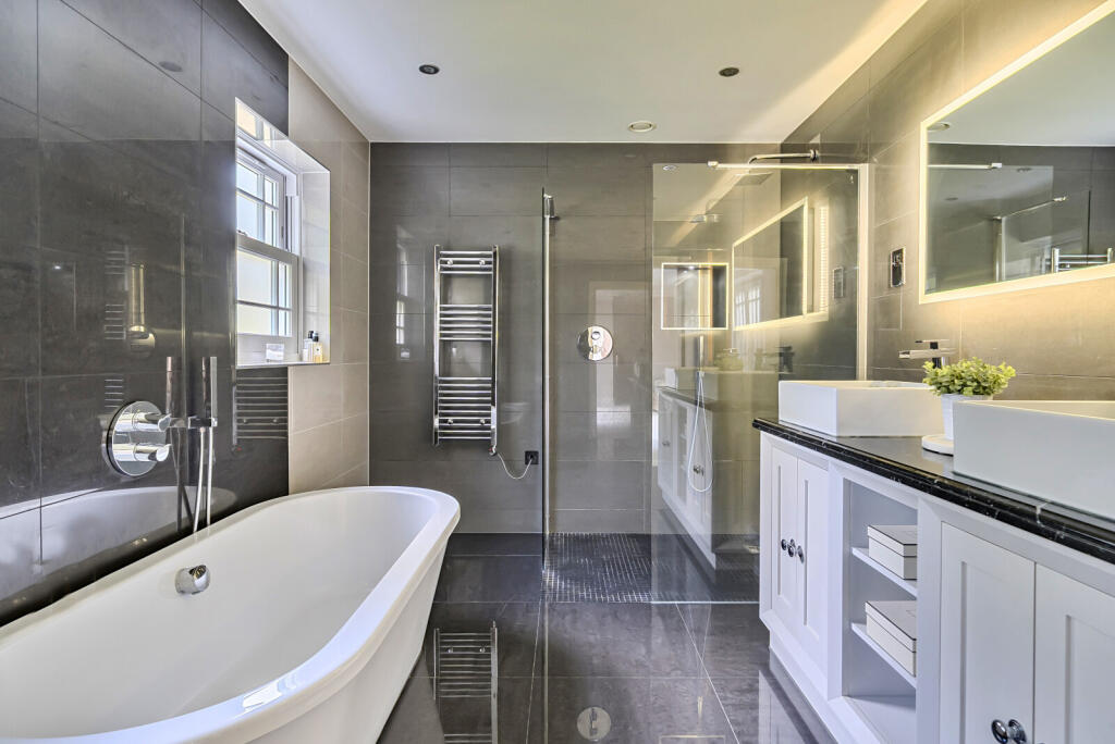 1353136-10-68c437...