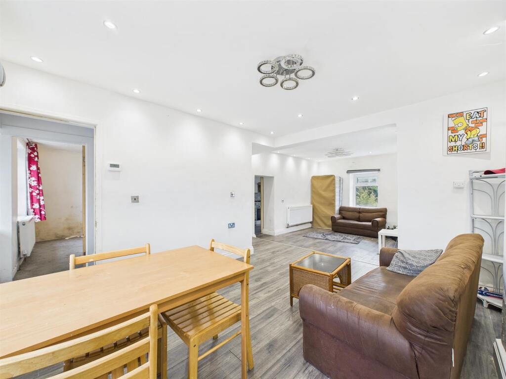 12 - Station Road, Yate.jpg
