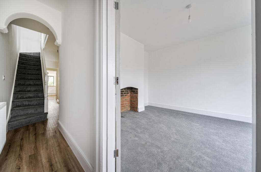 1316741-3-685bced...