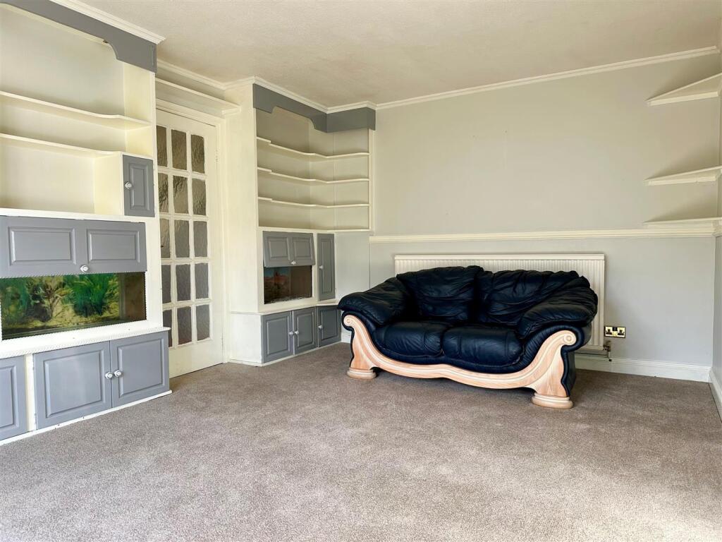 Living Room 2.jpg