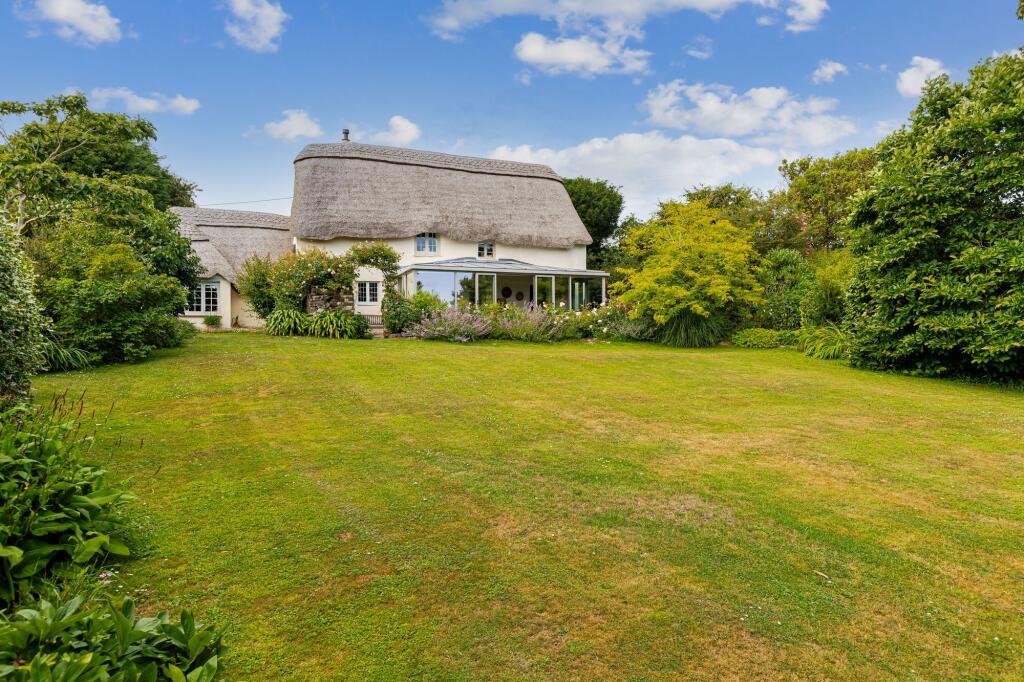 Garden &amp; Cottage