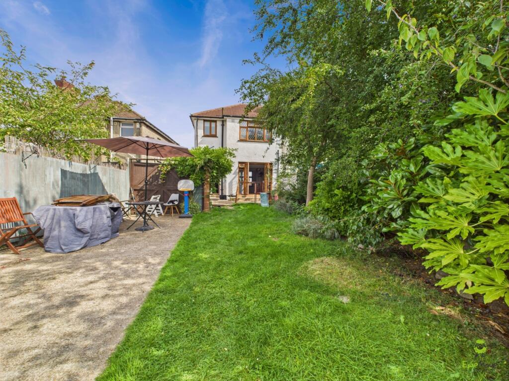 CAM03779G0-PR0271-STILL011