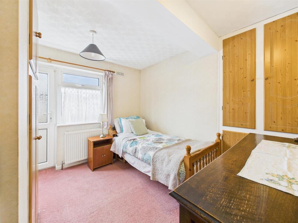 Bedroom: