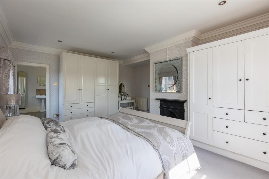 Grooms Cottage Bedroom 1-3.jpg