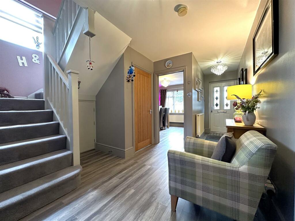 Inviting Entrance Hall 955