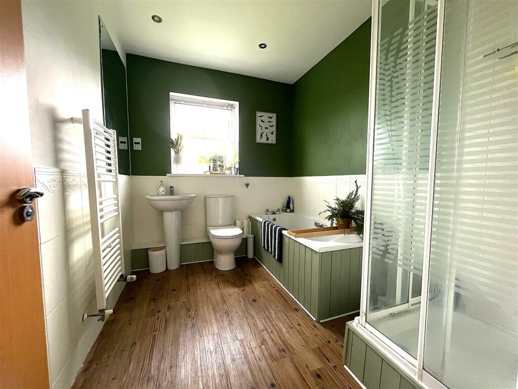 Big_Bathroom1.jpeg