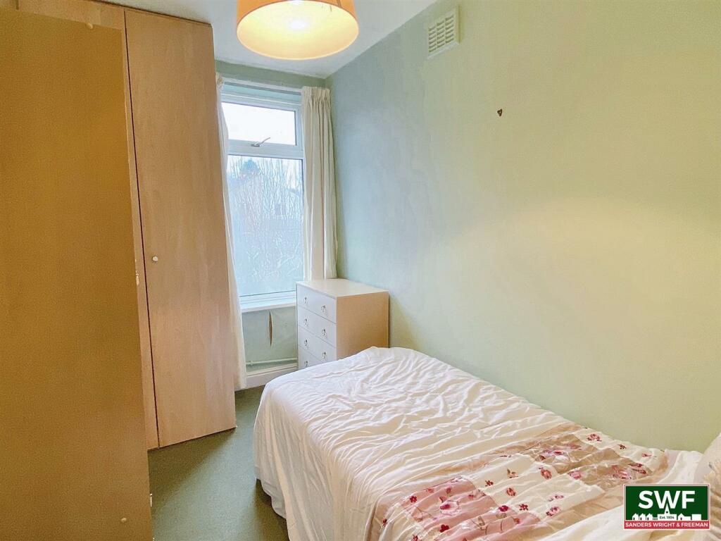Bed3.jpg