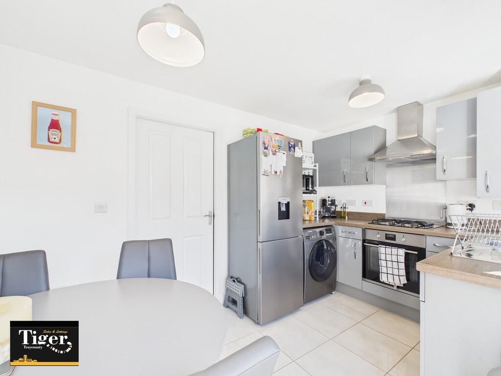 CAM02176G0-PR0519...