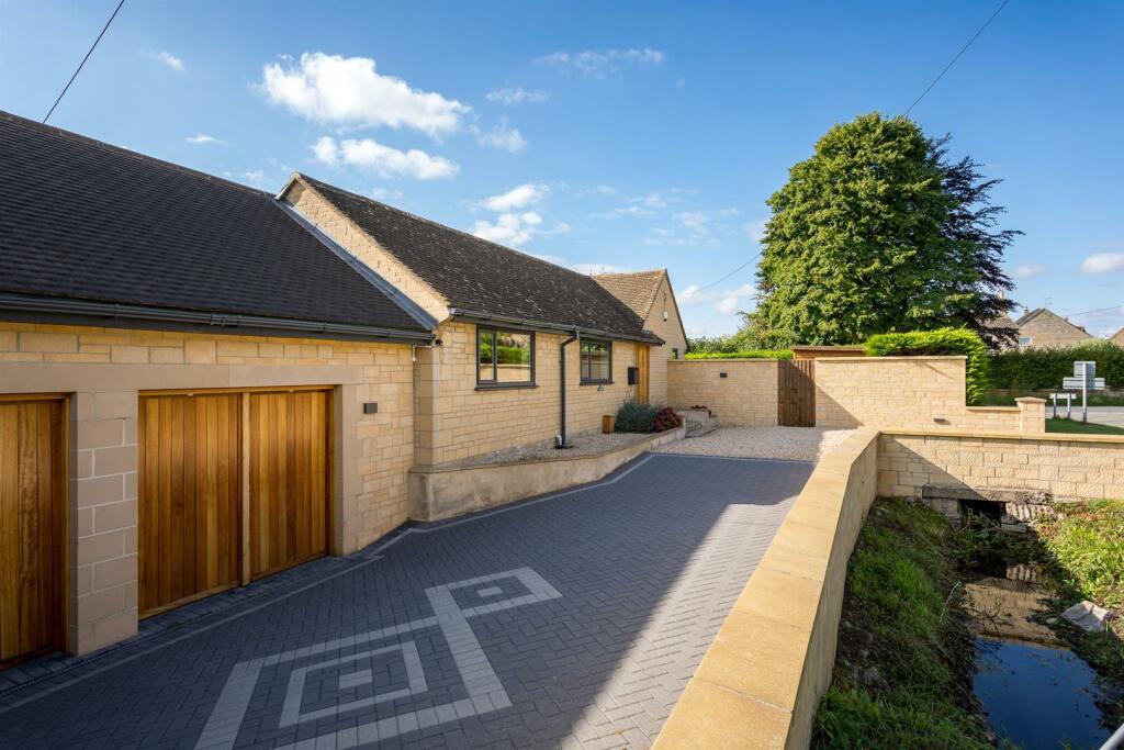 2 - The Orchard - GL7 6DU - Web.jpg