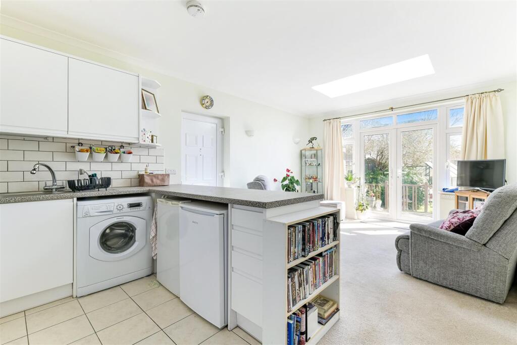 YEWLANDS CLOSE (12).jpg