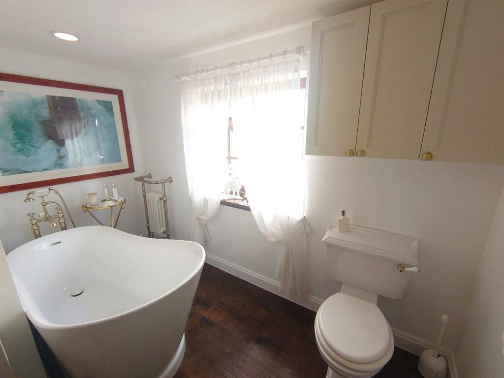 En-Suite b.JPG